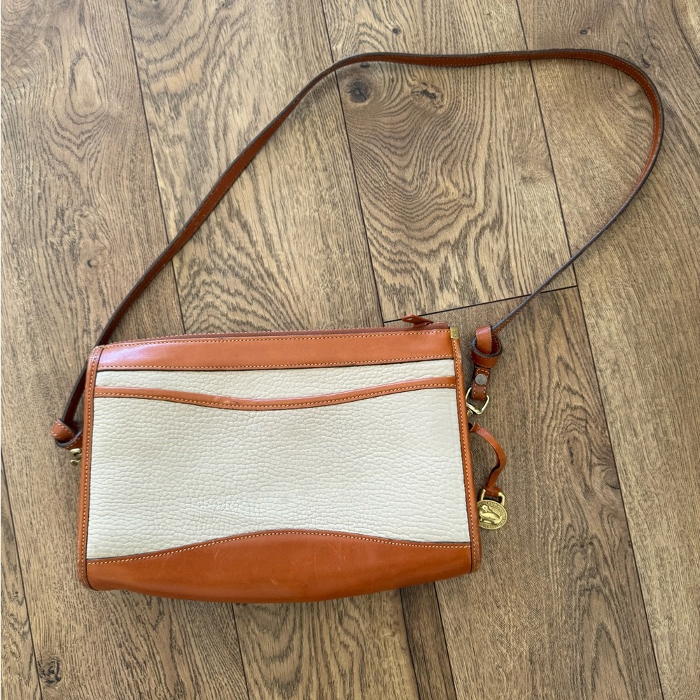VINTAGE Dooney & Bourke Tan and Cream Genuine Leather Crossbody Bag - Picture 2 of 16